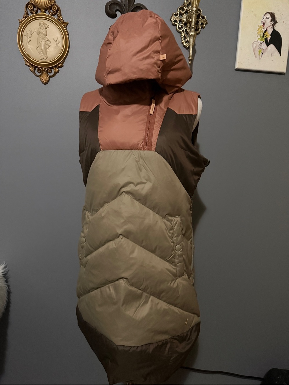 Sleeveless Hooded Colorblock Puffer Vest in Rust, Olive & Brown